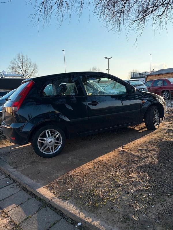 Gebraucht Ford Fiesta 60 PS (44 kW) 2005 Schwarz Kleinwagen