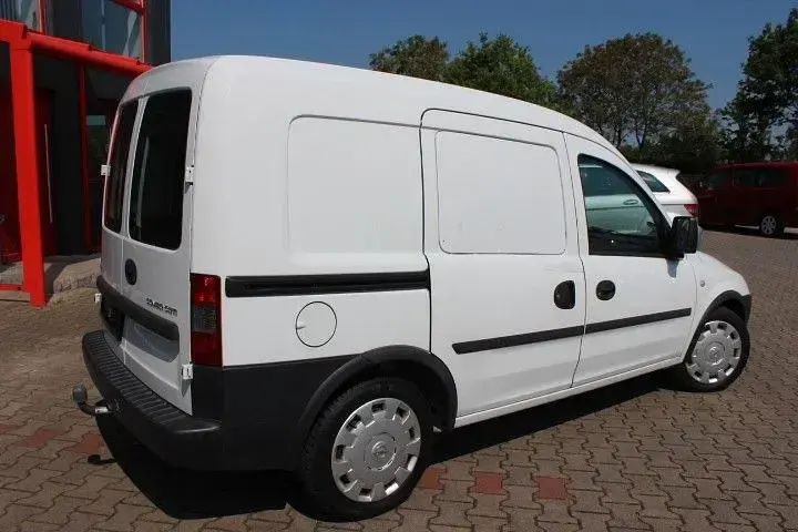 Używany Opel Combo 75 KM (55 kW) 2007 Biały Minivan