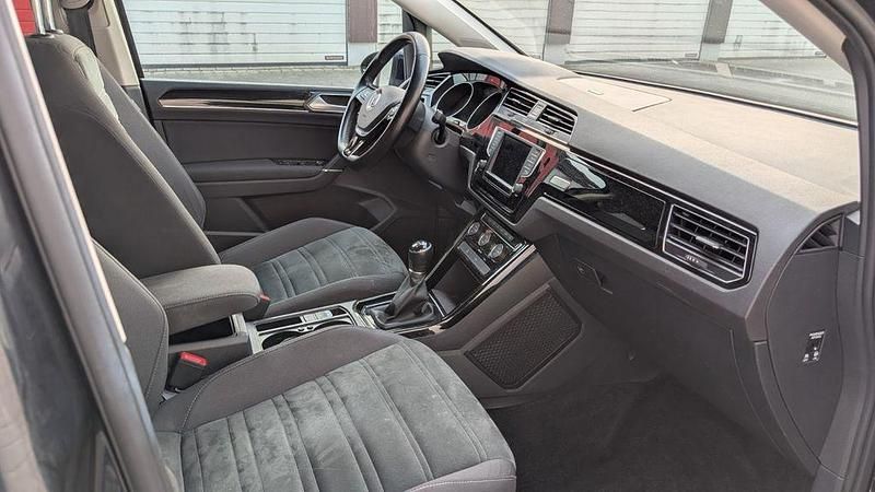 Gebraucht VW Touran Highline 150 PS (110 kW) 2015 Schwarz Van / Kleinbus