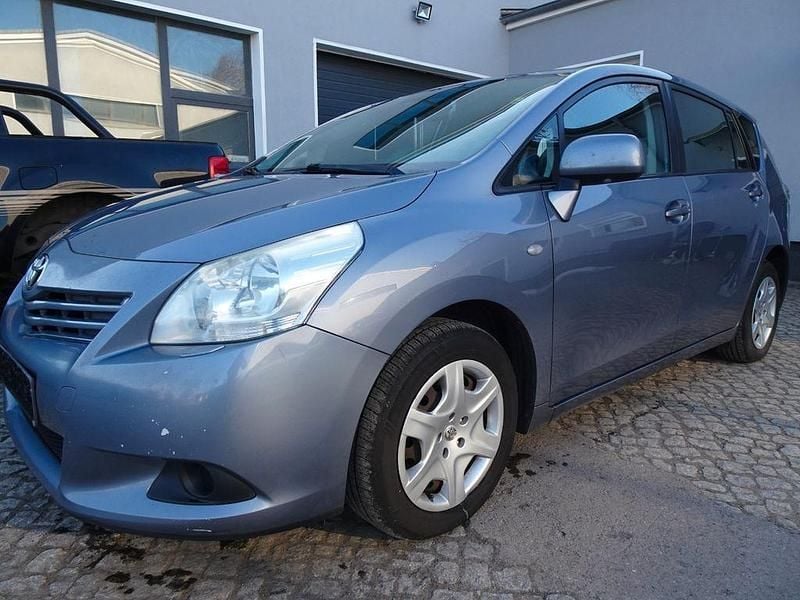 Gebraucht Toyota Verso Basis 132 PS (97 kW) 2012 Grau Van / Kleinbus