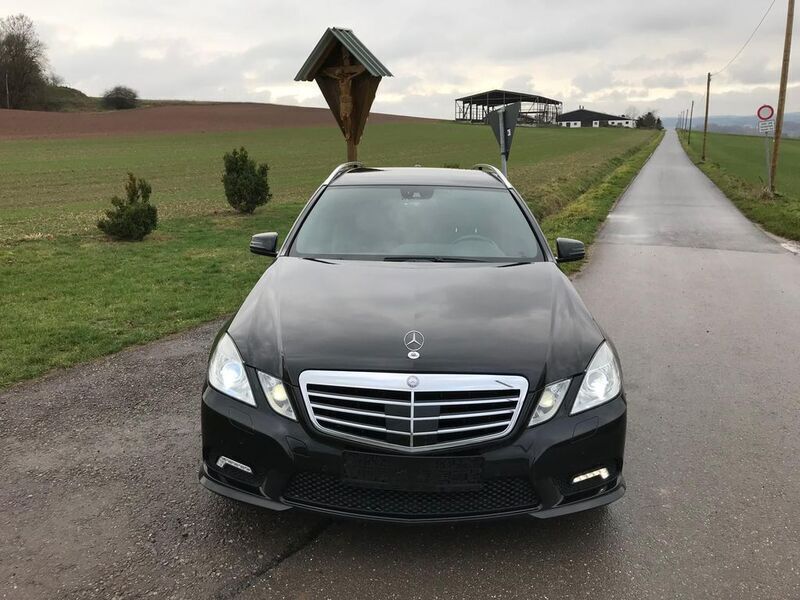 Schwarz Gebraucht 2010 Mercedes E250 Kombi | 6.350 € (Fairer Preis) - Bild 1/4