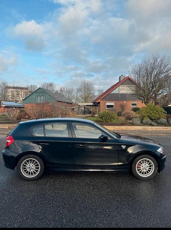 Gebraucht BMW 116 122 PS (89 kW) 2009 Schwarz Kleinwagen