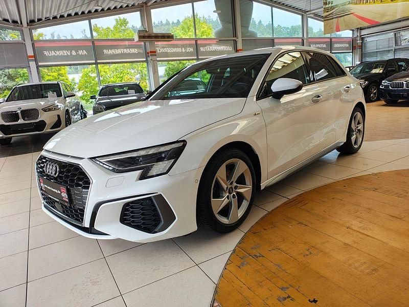 Weiß Gebraucht 2022 Audi A3 Sportback S-Line Limousine | 27.200 € (Fairer Preis) - Bild 1/4