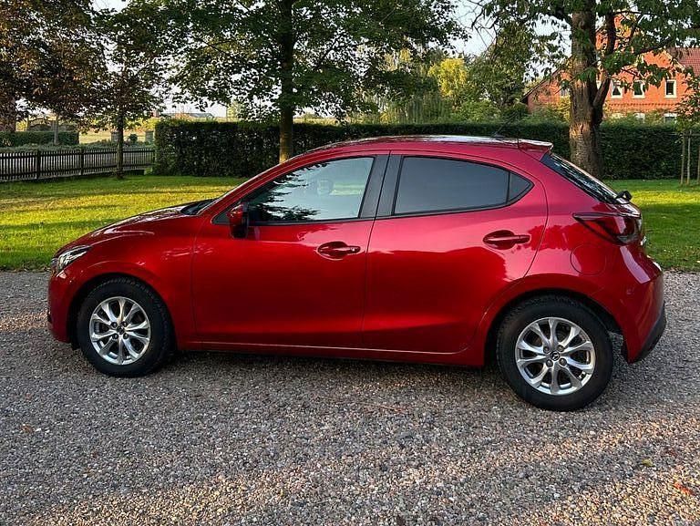 Rot Gebraucht 2015 Mazda 2 Exclusive-Line Kleinwagen | 9.300 € (Fairer Preis) - Bild 1/4