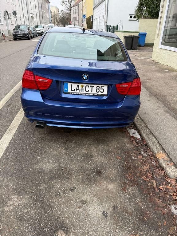 Gebraucht BMW 320 Lifestyle 184 PS (135 kW) 2010 Schwarz Limousine