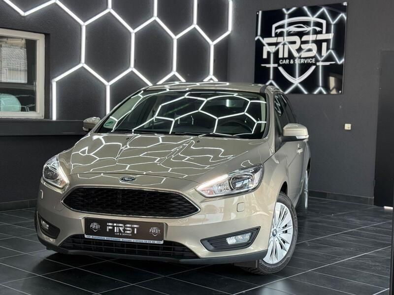 Grau Gebraucht 2015 Ford Focus Business Edition Kombi | 5.200 € (Guter Preis) - Bild 1/4