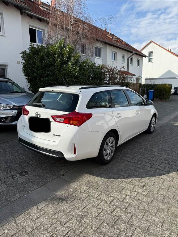 Gebraucht Toyota Auris 90 PS (66 kW) 2014 Weiß Limousine
