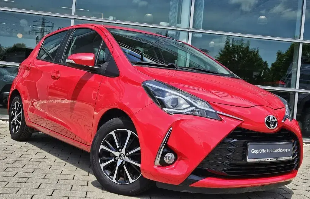 Gebraucht Toyota Yaris Team 111 PS (81 kW) 2018 Rot Limousine