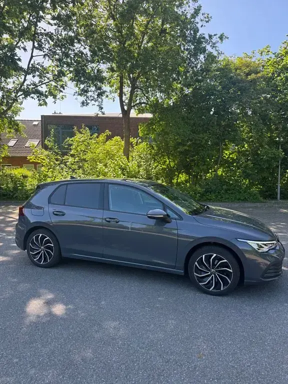 Gebraucht VW Golf VIII Comfortline 131 PS (96 kW) 2020 Grau Kombi