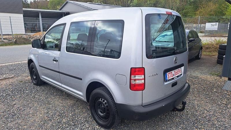 Second-hand VW Caddy 109 CP (80 kW) 2013 Argintiu Monovolum