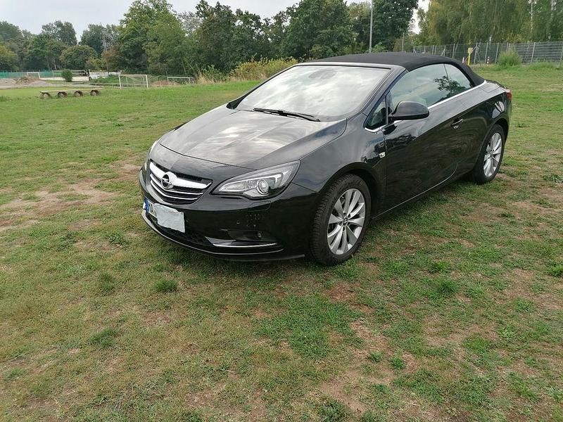 Schwarz Gebraucht 2016 Opel Cascada Edition Cabrio | 11.800 € (Superpreis) - Bild 1/4
