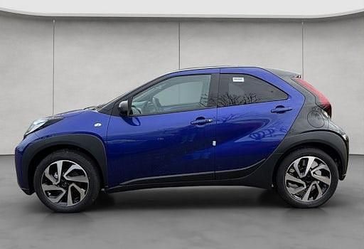Neu Toyota Aygo X Play 72 PS (52 kW) 2025 Juniper blue metallic/dach mys SUV