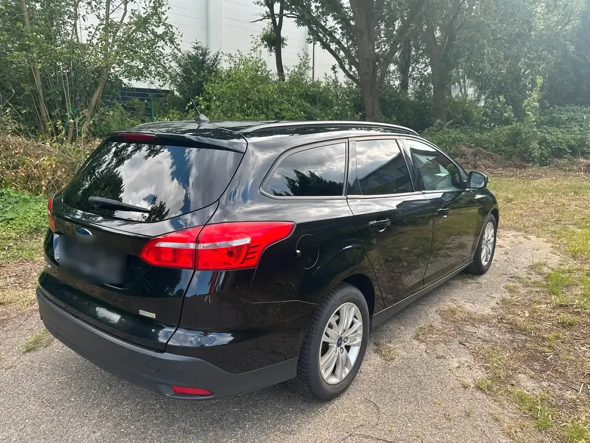 Gebraucht Ford Focus 125 PS (91 kW) 2018 Schwarz Kombi