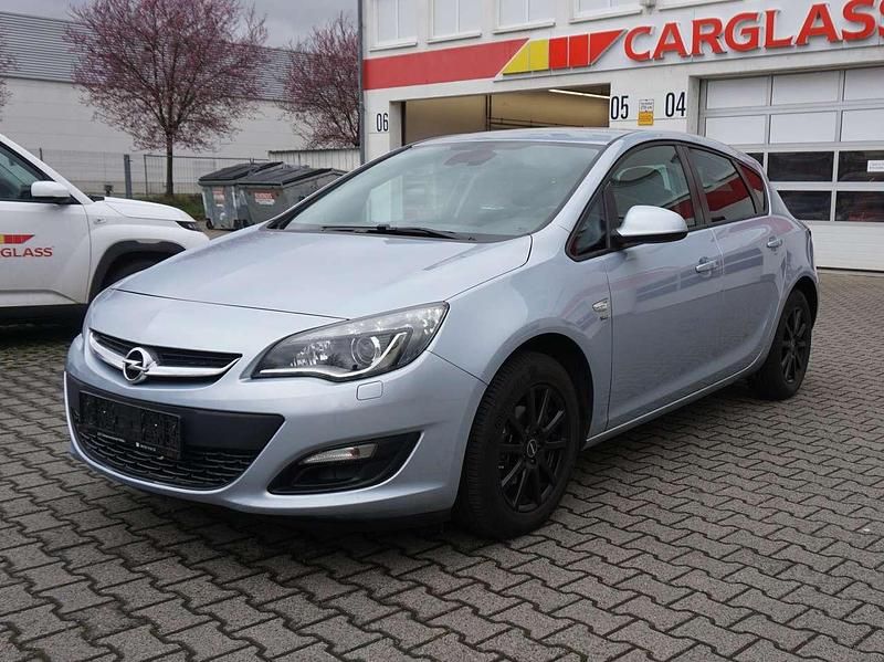 Gebraucht Opel Astra Energy 140 PS (102 kW) 2014 Diamant blau(m2) / diam silb Kleinwagen
