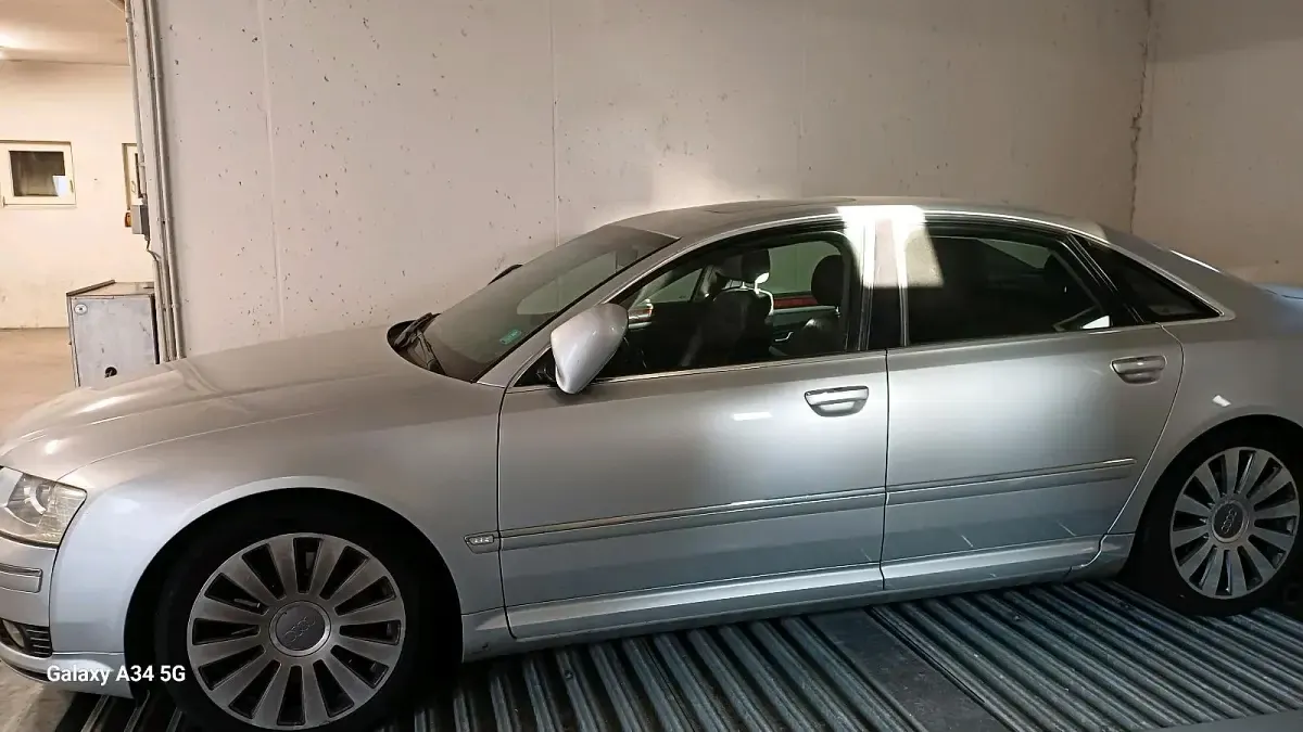 Gebraucht Audi A8 334 PS (245 kW) 2003 Silber Limousine