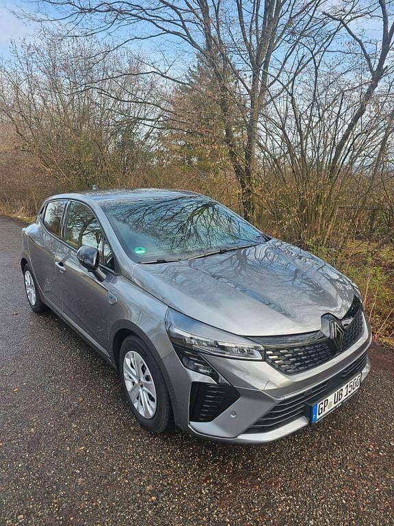 Grau Gebraucht 2024 Renault Clio V Esprit Alpine Limousine | 20.000 € (Teuer) - Bild 1/4