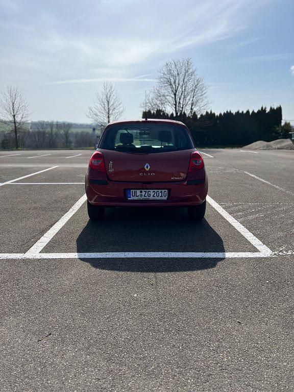 Gebraucht Renault Clio III 88 PS (64 kW) 2006 Rot Coupé