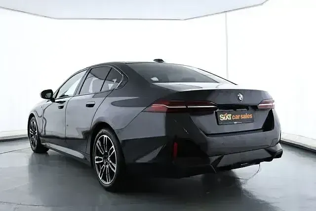 Gebraucht BMW 520 M Sport 208 PS (152 kW) 2025 Grau Limousine