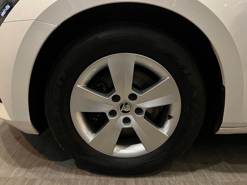 Gebraucht Skoda Superb Ambition 150 PS (110 kW) 2021 Weiß Kombi