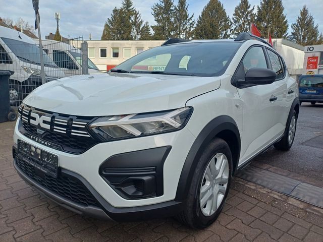 Weiß Gebraucht 2024 Dacia Sandero Essentiel Kleinwagen | 14.950 € (Superpreis) - Bild 1/4