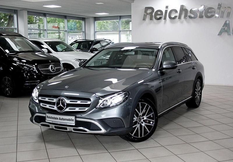 Grau (metallic) Gebraucht 2020 Mercedes E400 Kombi | 38.979 € (Fairer Preis) - Bild 1/4