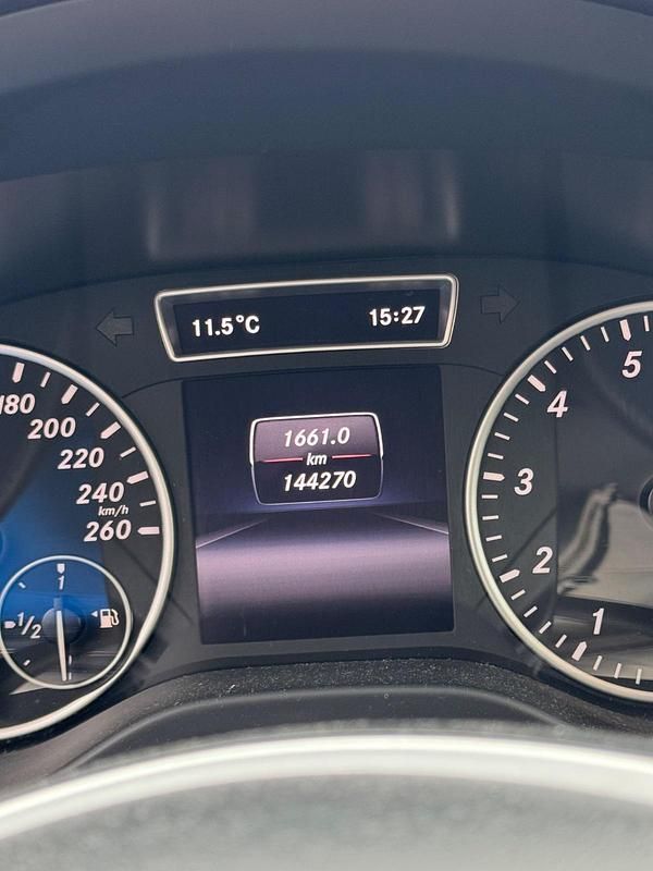 Gebraucht Mercedes A180 121 PS (88 kW) 2014 Grau Kleinwagen