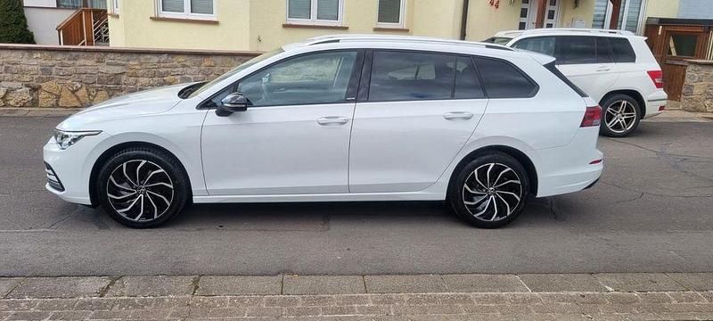 Gebraucht VW Golf VIII Move 150 PS (110 kW) 2024 Weiß Kombi