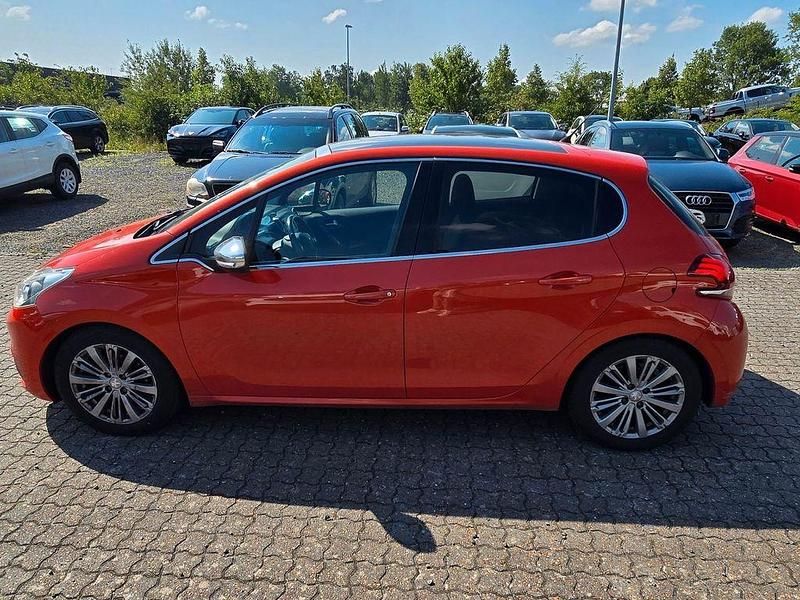 Gebraucht Peugeot 208 Allure Sky 110 PS (80 kW) 2015 Orange Kleinwagen