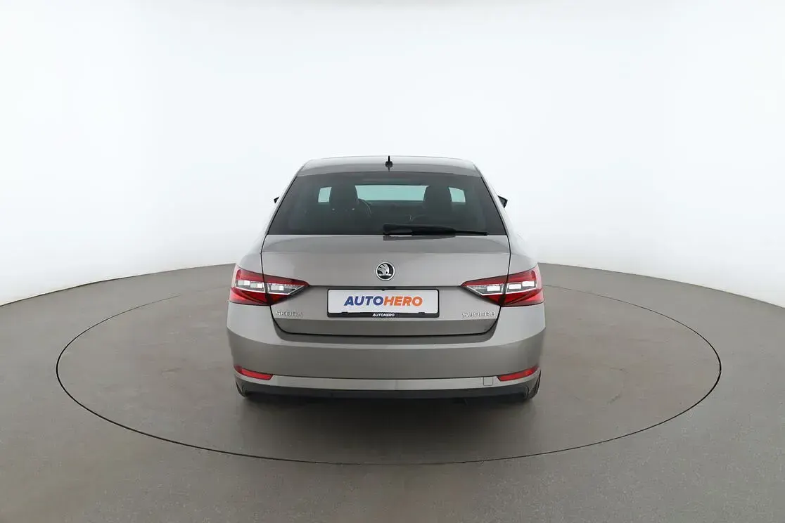 Gebraucht Skoda Superb LAURIN & KLEMENT 180 PS (132 kW) 2018 Grau Limousine