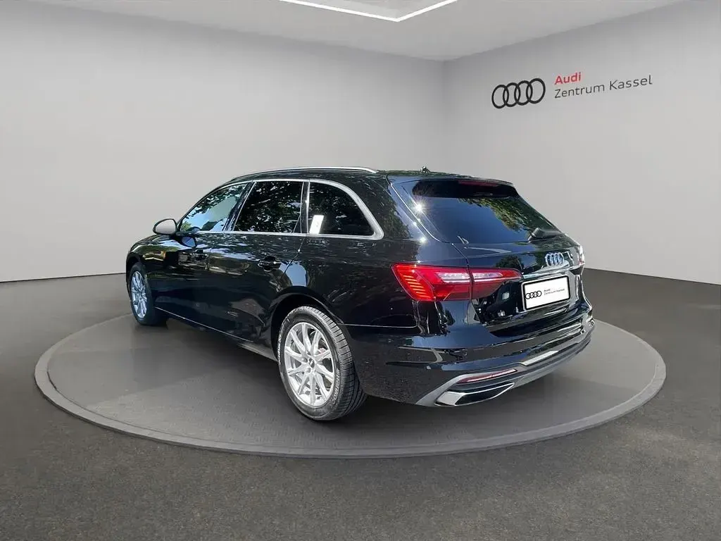 Gebraucht Audi A4 Sport 163 PS (119 kW) 2023 Schwarz Kombi