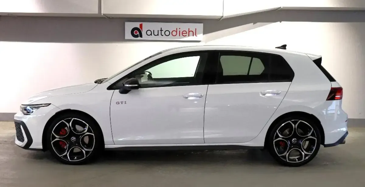 Gebraucht VW Golf VIII GTI 265 PS (194 kW) 2025 Weiß Limousine