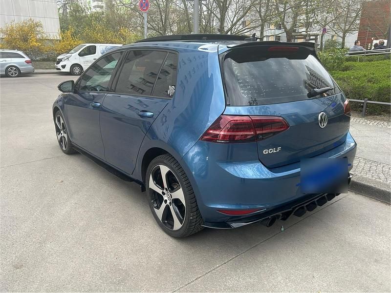 Second-hand VW Golf VII 170 CP (125 kW) 2017 Albastru Berlinǎ