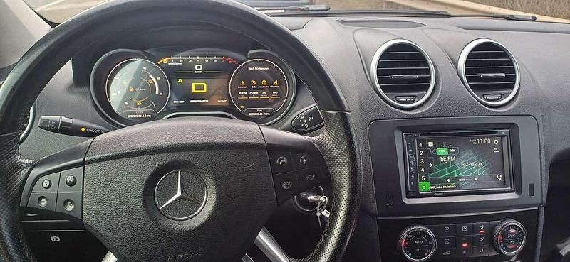 Gebraucht Mercedes ML320 224 PS (164 kW) 2007 Schwarz SUV