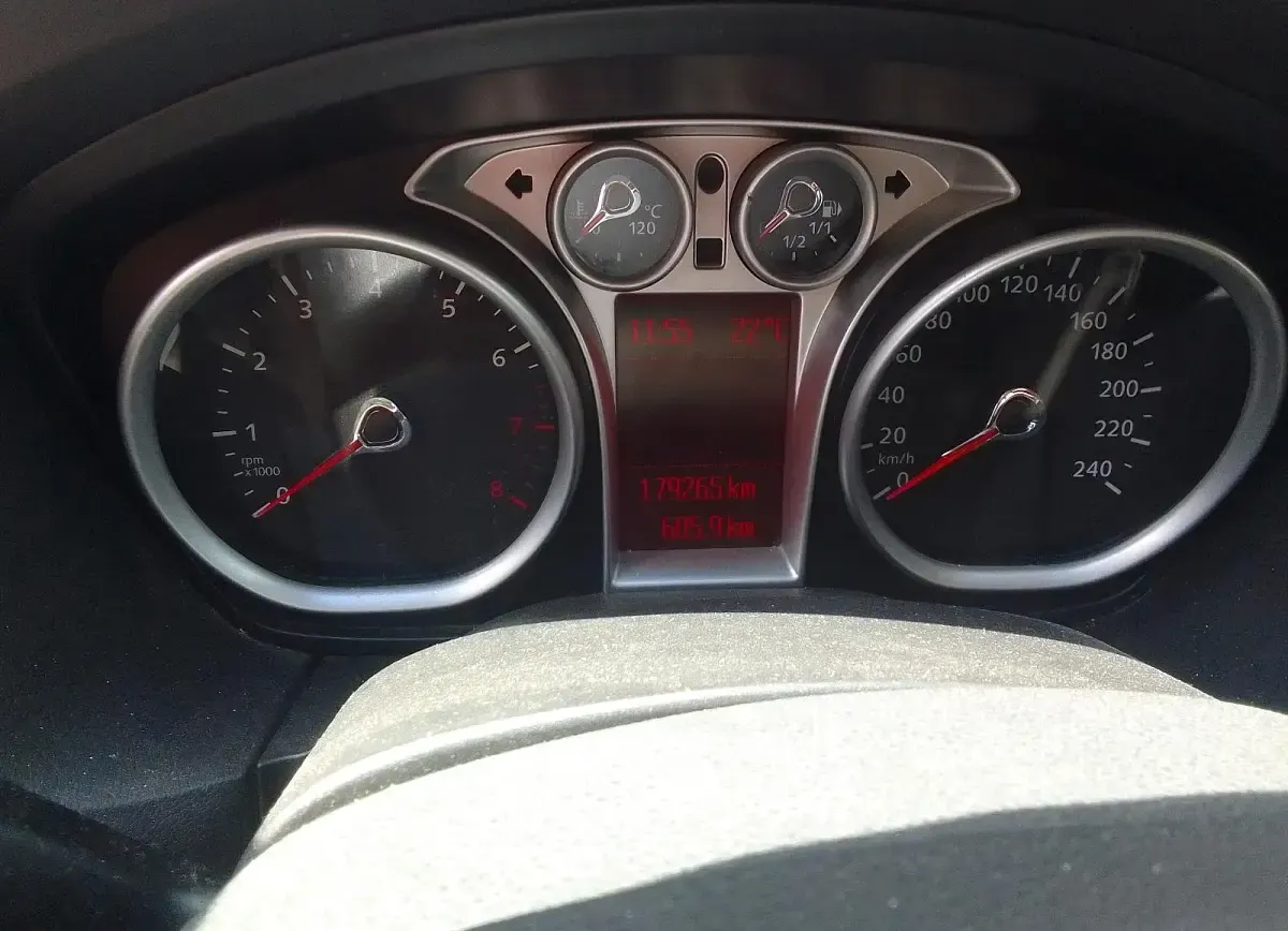 Gebraucht Ford Focus 125 PS (91 kW) 2010 Schwarz Limousine