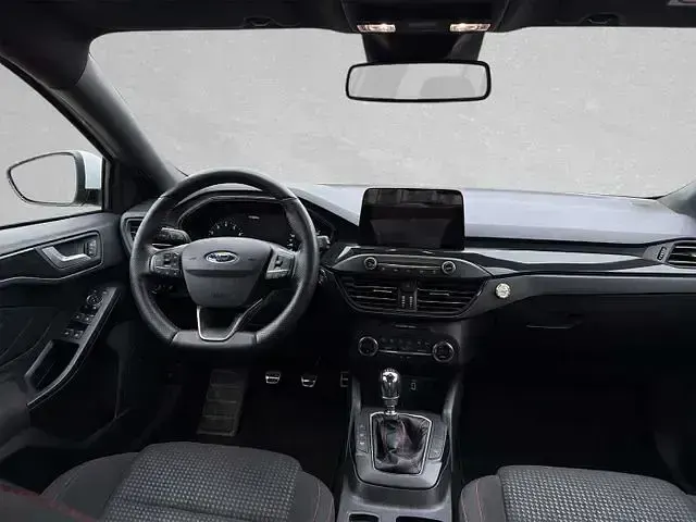Używany Ford Focus ST-Line 125 KM (91 kW) 2020 Biały Sedan/Limuzyna