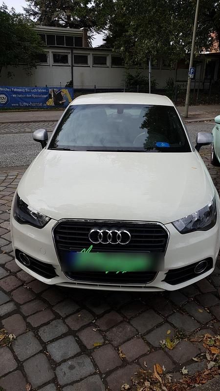 Weiß Gebraucht 2011 Audi A1 Kleinwagen | 5.250 € (Guter Preis) - Bild 1/2