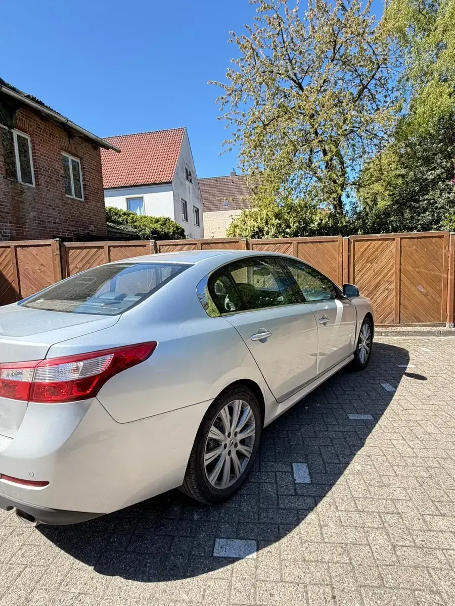 Gebraucht Renault Latitude 175 PS (128 kW) 2012 Silber Limousine