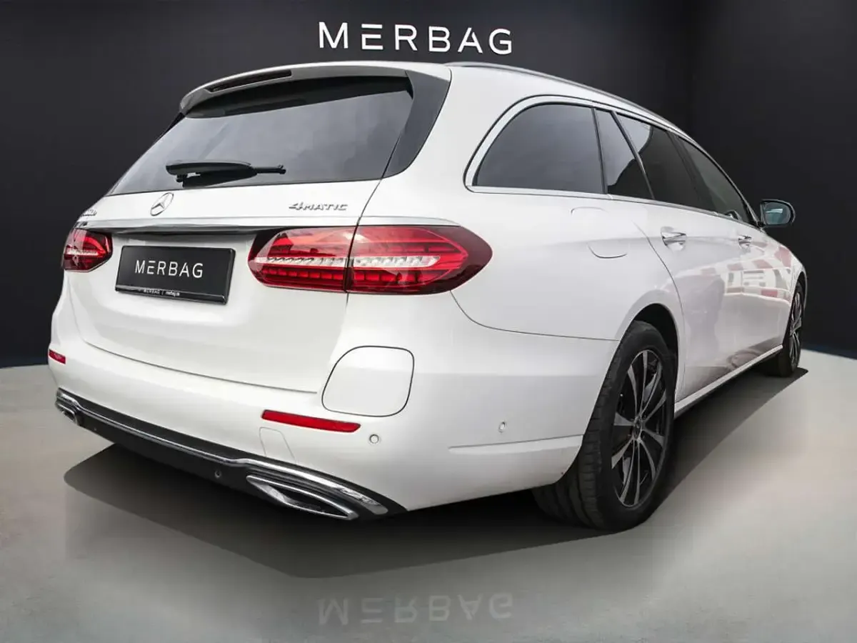 Gebraucht Mercedes E300 Avantgarde 306 PS (225 kW) 2022 Polarweiß Kombi