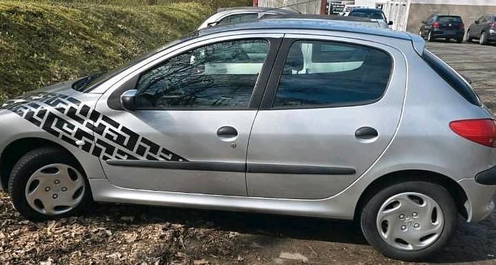Gebraucht Peugeot 206 75 PS (55 kW) 2003 Silber Kleinwagen