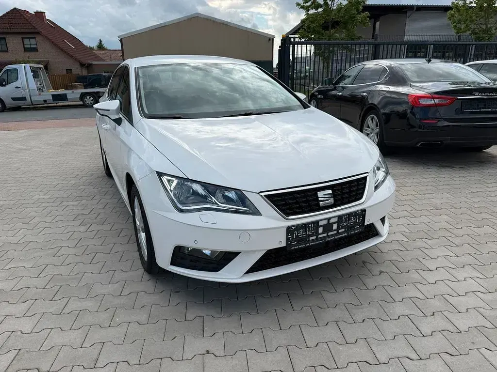 Używany Seat Leon Style 116 KM (85 kW) 2017 Biały Sedan/Limuzyna