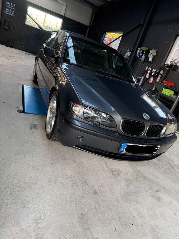 Gebraucht BMW 320 150 PS (110 kW) 2003 Grau Limousine