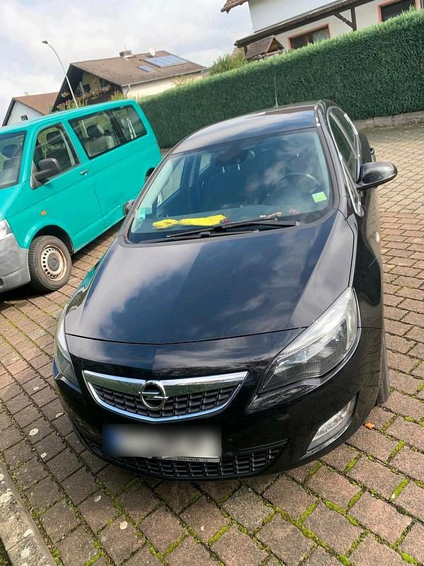 Schwarz Gebraucht 2010 Opel Astra Limousine | 4.400 € (Etwas zu teuer) - Bild 1/4