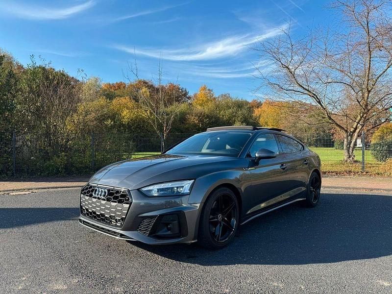 Grau Gebraucht 2021 Audi A5 Sportback S-Line Kleinwagen | 30.990 € (Fairer Preis) - Bild 1/4