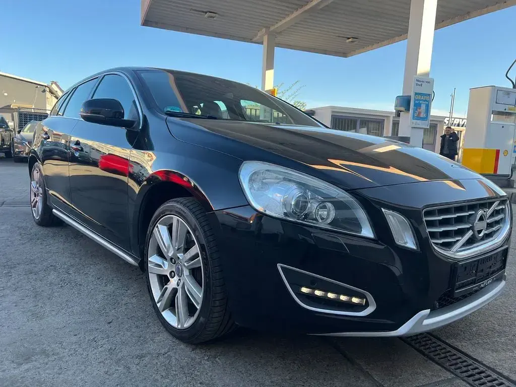 Gebraucht Volvo V60 Momentum 215 PS (158 kW) 2013 Schwarz Kombi