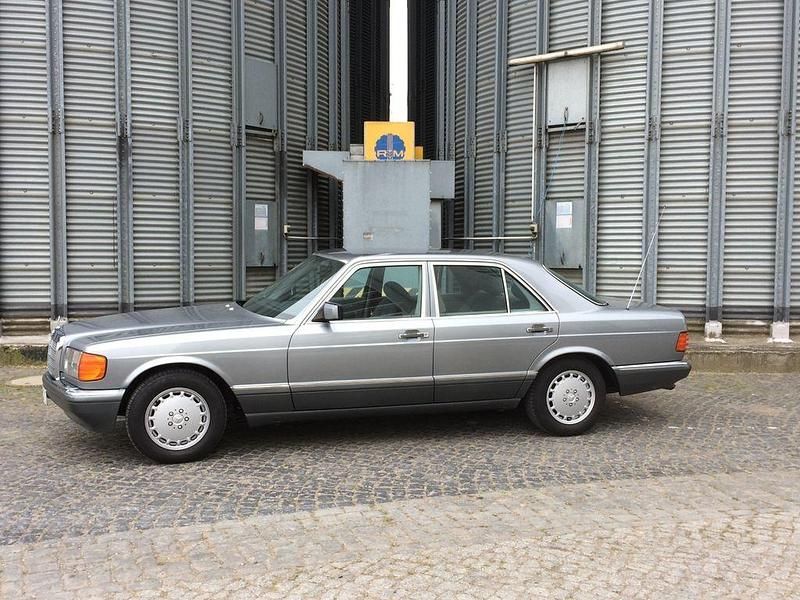 Grau Gebraucht 1989 Mercedes 420 SE Limousine | 17.900 € - Bild 1/4