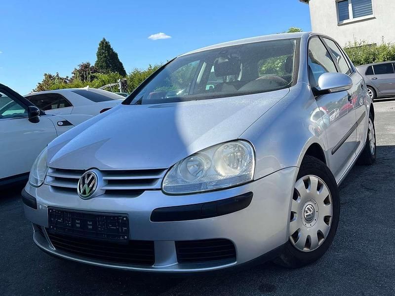 Reflexsilber metallic Gebraucht 2005 VW Golf IV Trendline Kleinwagen | 4.900 € (Teuer) - Bild 1/4