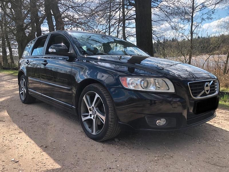Schwarz Gebraucht 2012 Volvo V50 Kombi | 4.650 € (Fairer Preis) - Bild 1/4