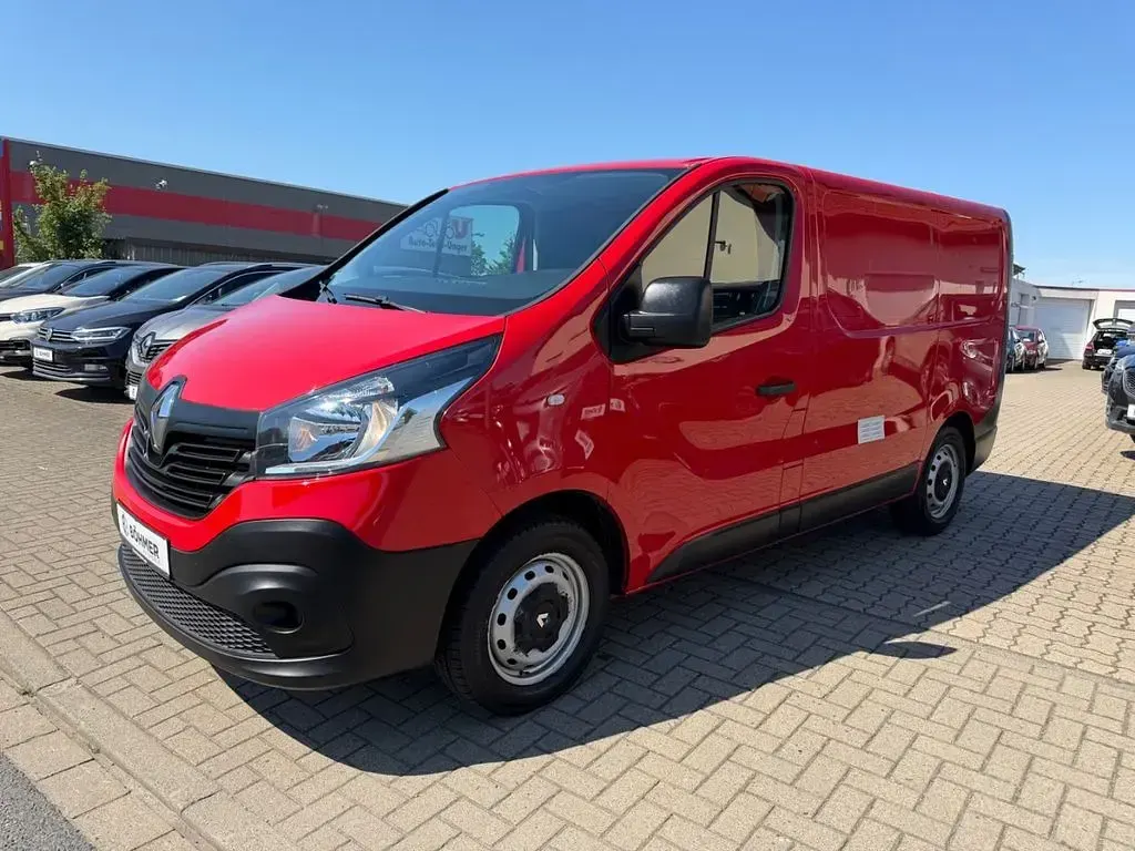 Gebraucht Renault Trafic Komfort 95 PS (69 kW) 2018 Rot Van / Kleinbus