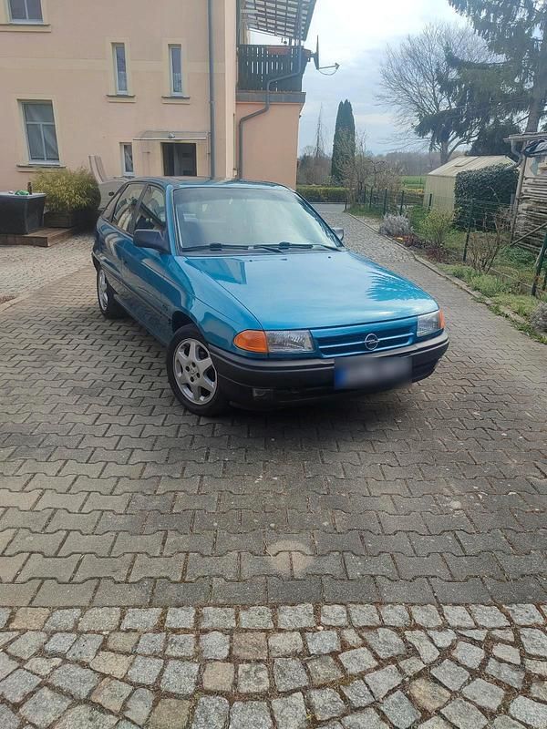 Second-hand Opel Astra 71 CP (52 kW) 1993 Albastru Berlinǎ