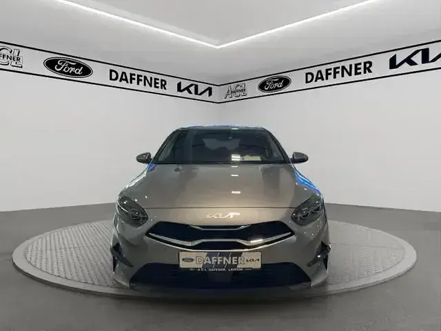 Neu Kia Ceed 140 PS (102 kW) 2025 (wd) casa white s Kleinwagen